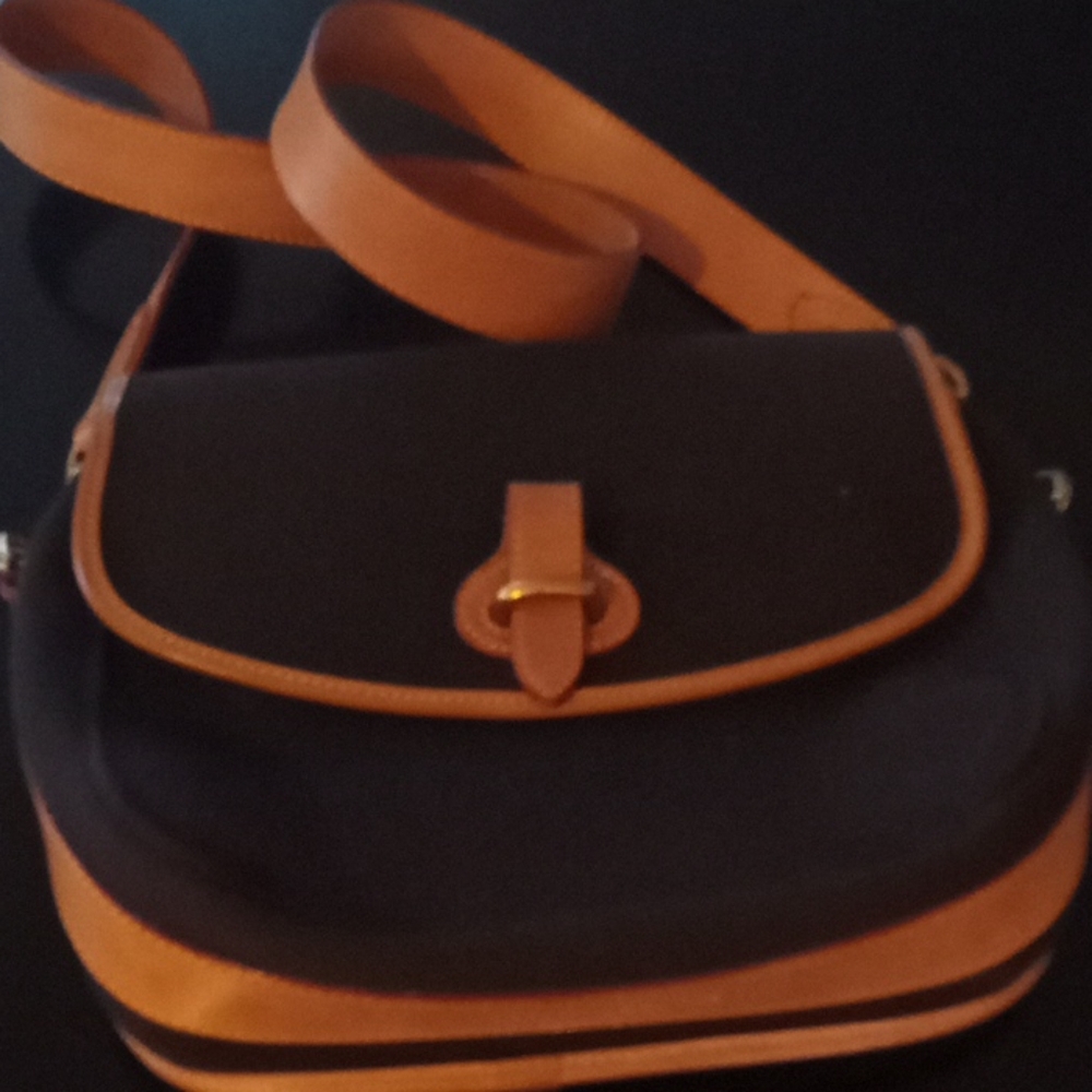 Dooney & Bourke Shoulder Purse. Black & Tan - Picture 2 of 10